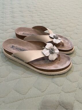 Mephisto Violette Women's Light Beige Floral Toe-Post Sandals